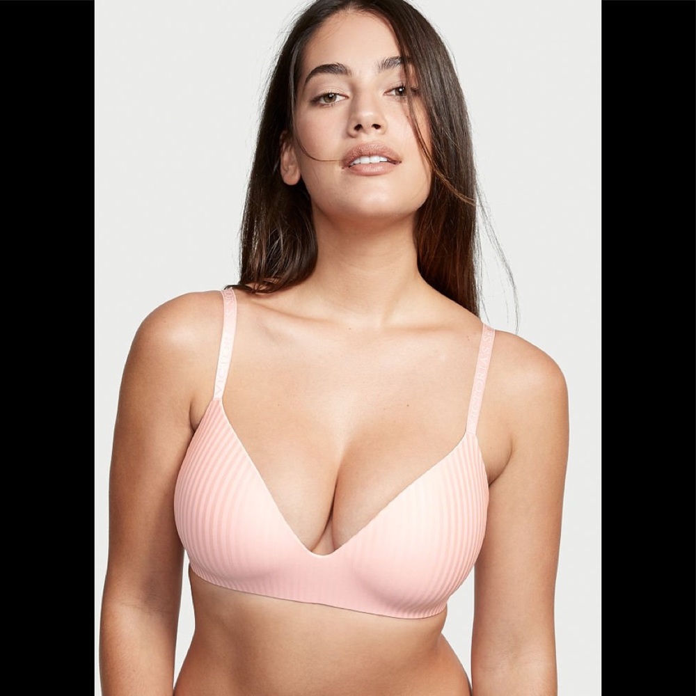 Victoria’s Secret “The T-Shirt” Lightly lined wireless push up bra, 36D.
